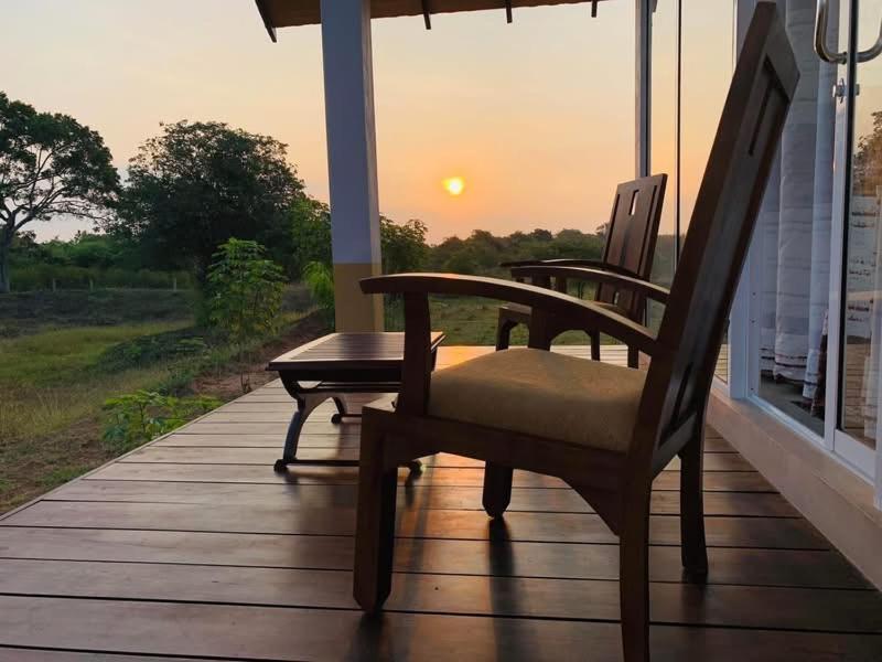 Thihawa Eco Huts Yala Bed & Breakfast Тисамахарама Екстериор снимка