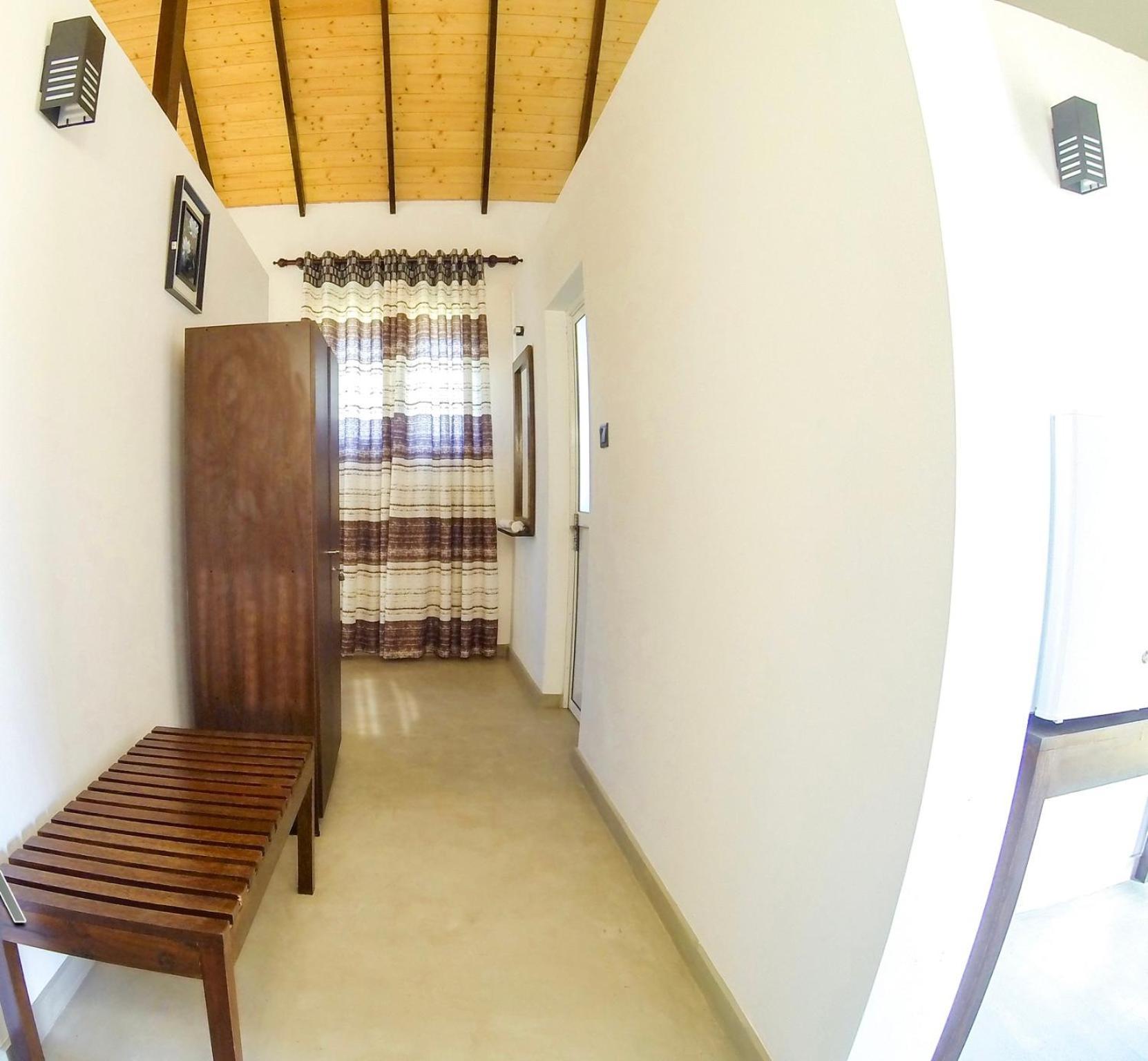 Thihawa Eco Huts Yala Bed & Breakfast Тисамахарама Екстериор снимка