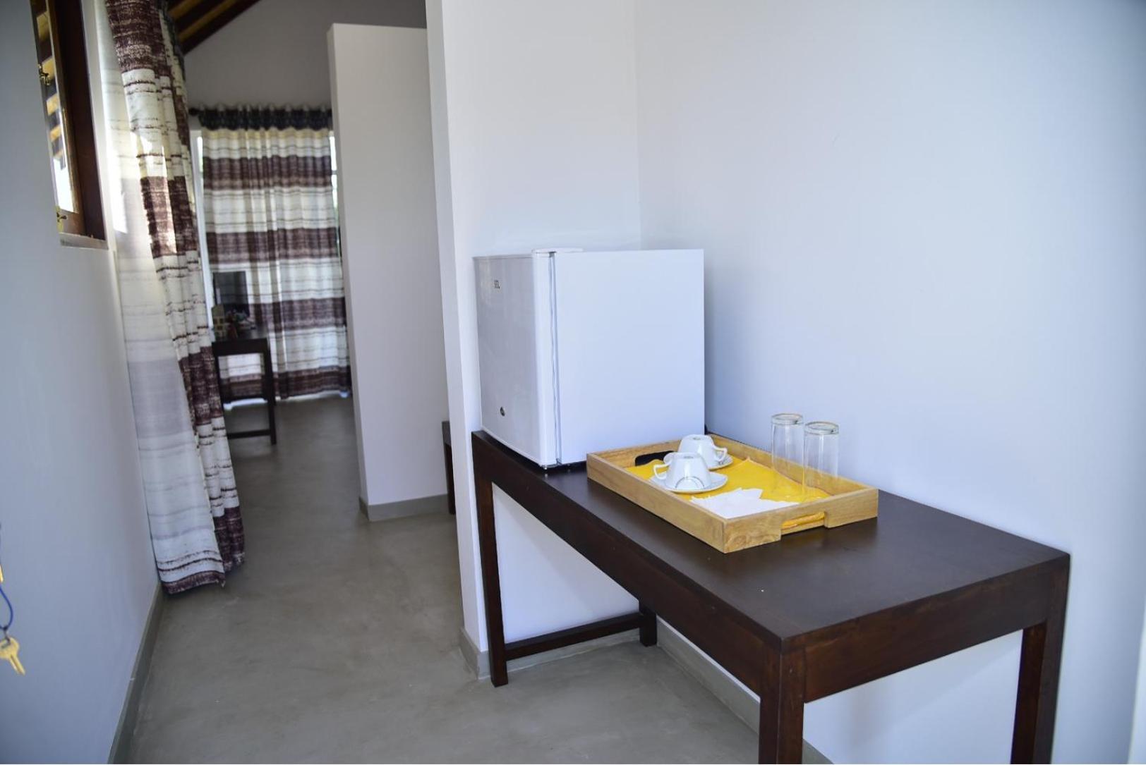 Thihawa Eco Huts Yala Bed & Breakfast Тисамахарама Екстериор снимка