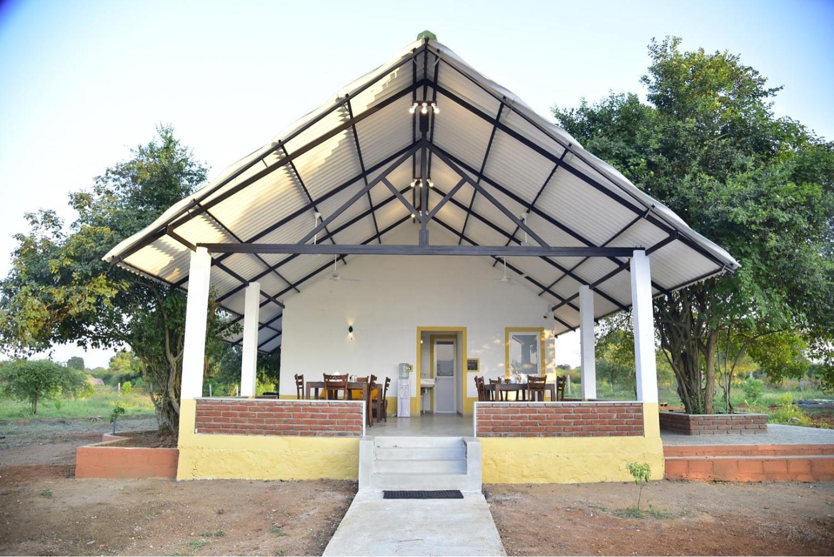 Thihawa Eco Huts Yala Bed & Breakfast Тисамахарама Екстериор снимка